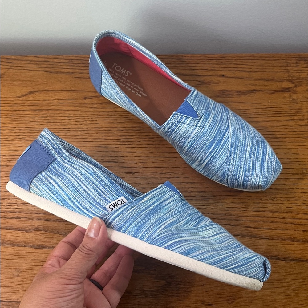 Toms Classic Canvas Slip On Shoes Blue Striped Size 9